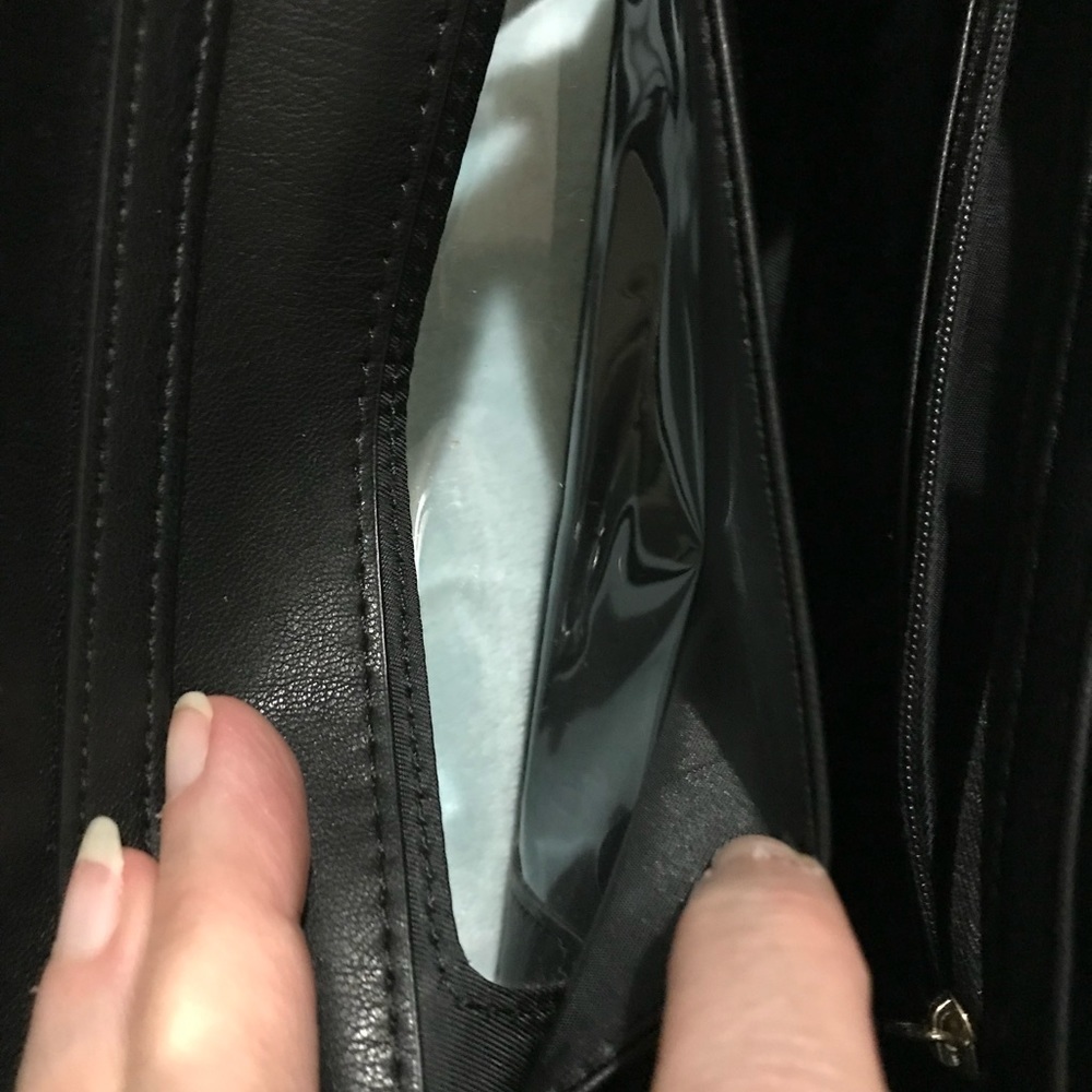 Crossbody with RFID. Touchscreen - Picture 7 of 11